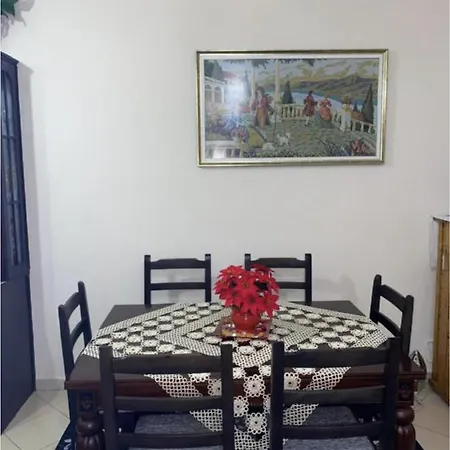 Juli Apartmán Gjirokastër